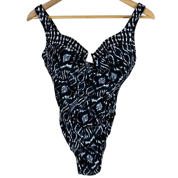 Miraclesuit Escape One Piece in Palatium Colorblock Blue Multi Women Sz 10 NWOT - Picture 2 of 8